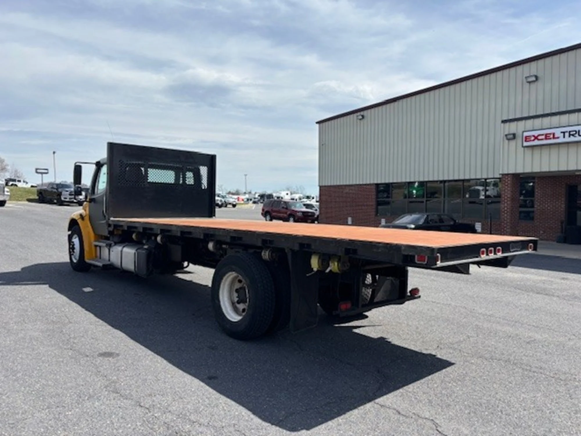 2017 Freightliner M2 106 - image 3