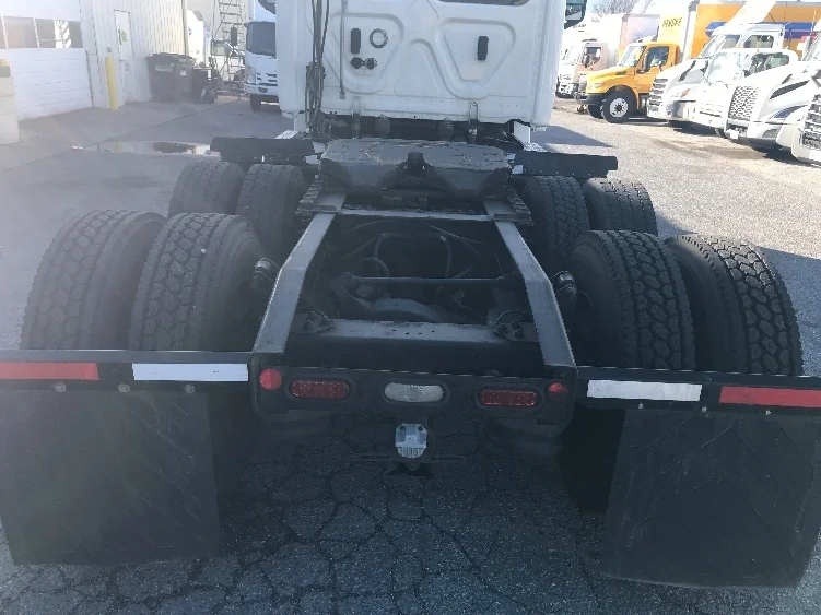 2019 Freightliner Cascadia in New Castle, DE — photo 6