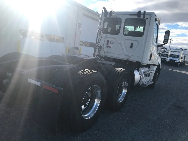 2019 Freightliner Cascadia in New Castle, DE — photo 7