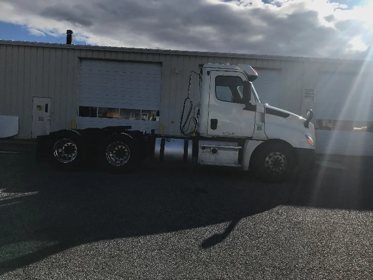 2019 Freightliner Cascadia in New Castle, DE — photo 8