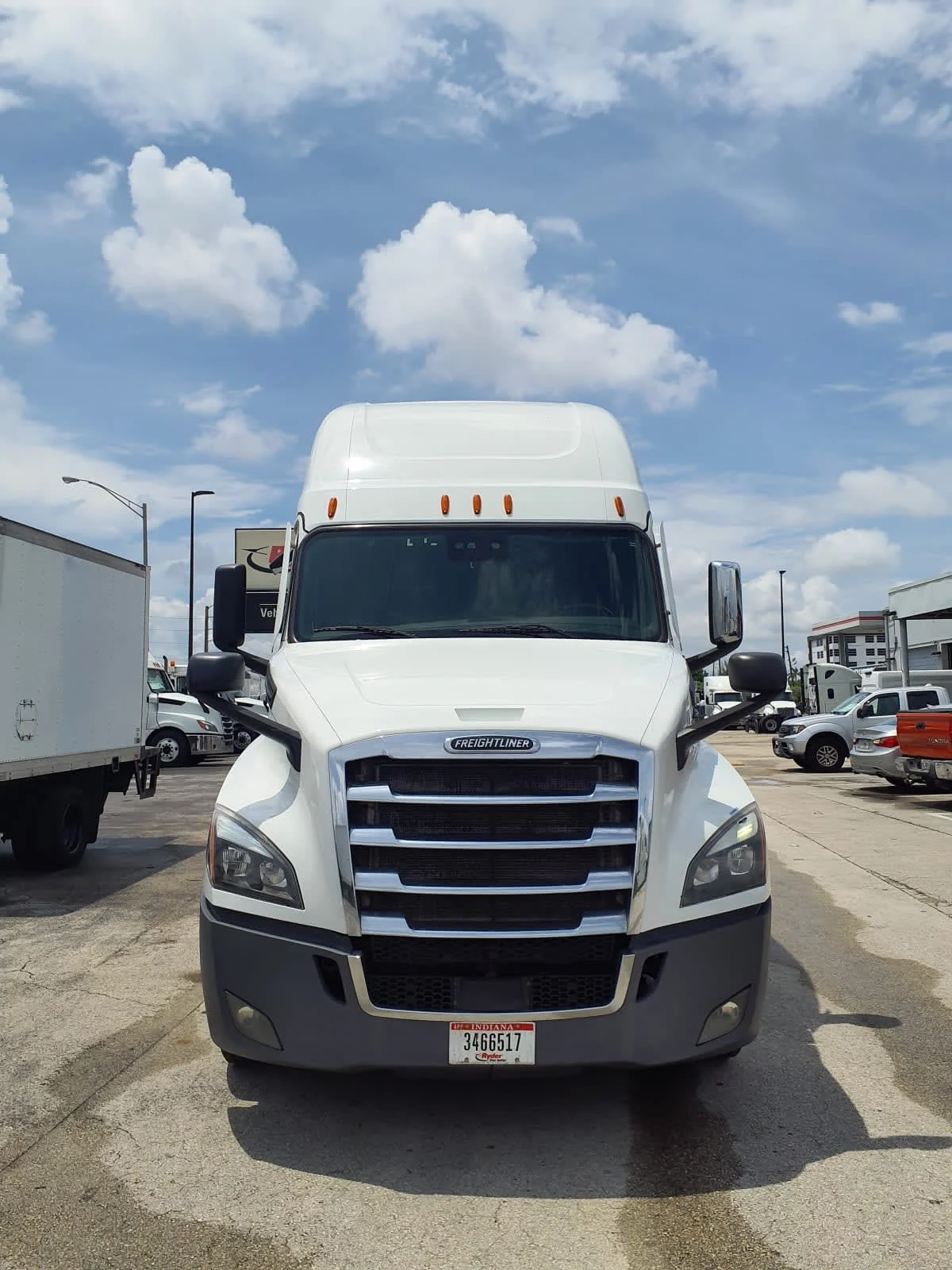 2023 Freightliner Cascadia in Miami, FL — photo 2