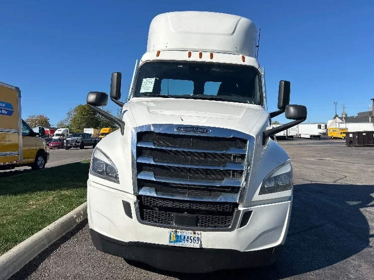 2022 Freightliner Cascadia - image 2