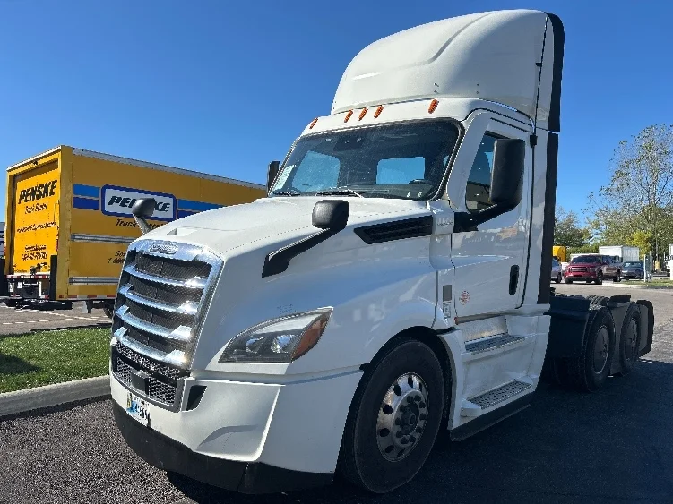 2022 Freightliner Cascadia - image 3