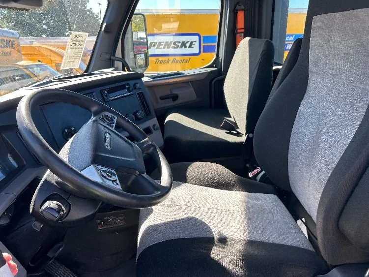 2022 Freightliner Cascadia - image 10