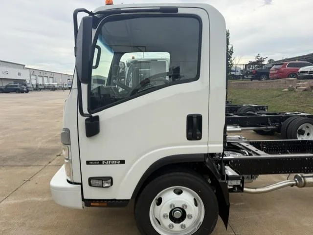 2026 Isuzu NRR — photo 9