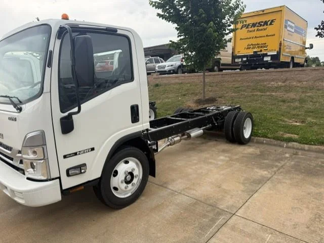 2026 Isuzu NRR — photo 3