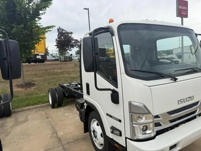 2026 Isuzu NRR — photo 4