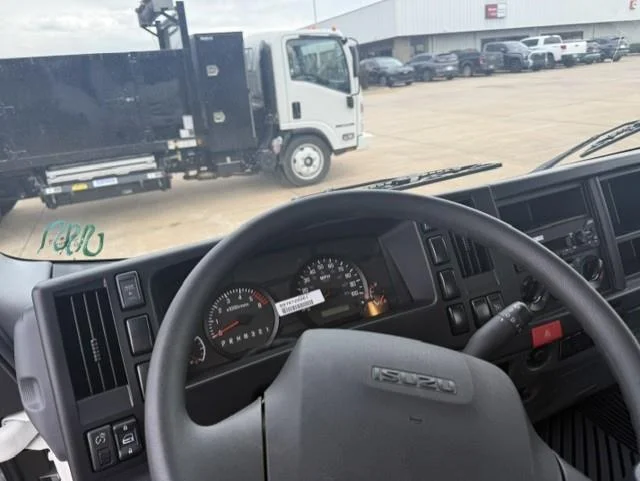 2026 Isuzu NRR — photo 10