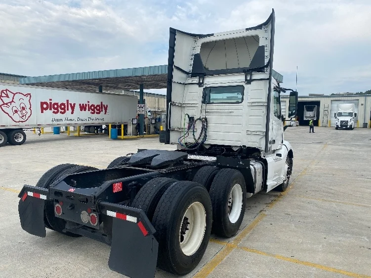 2020 Volvo - image 7