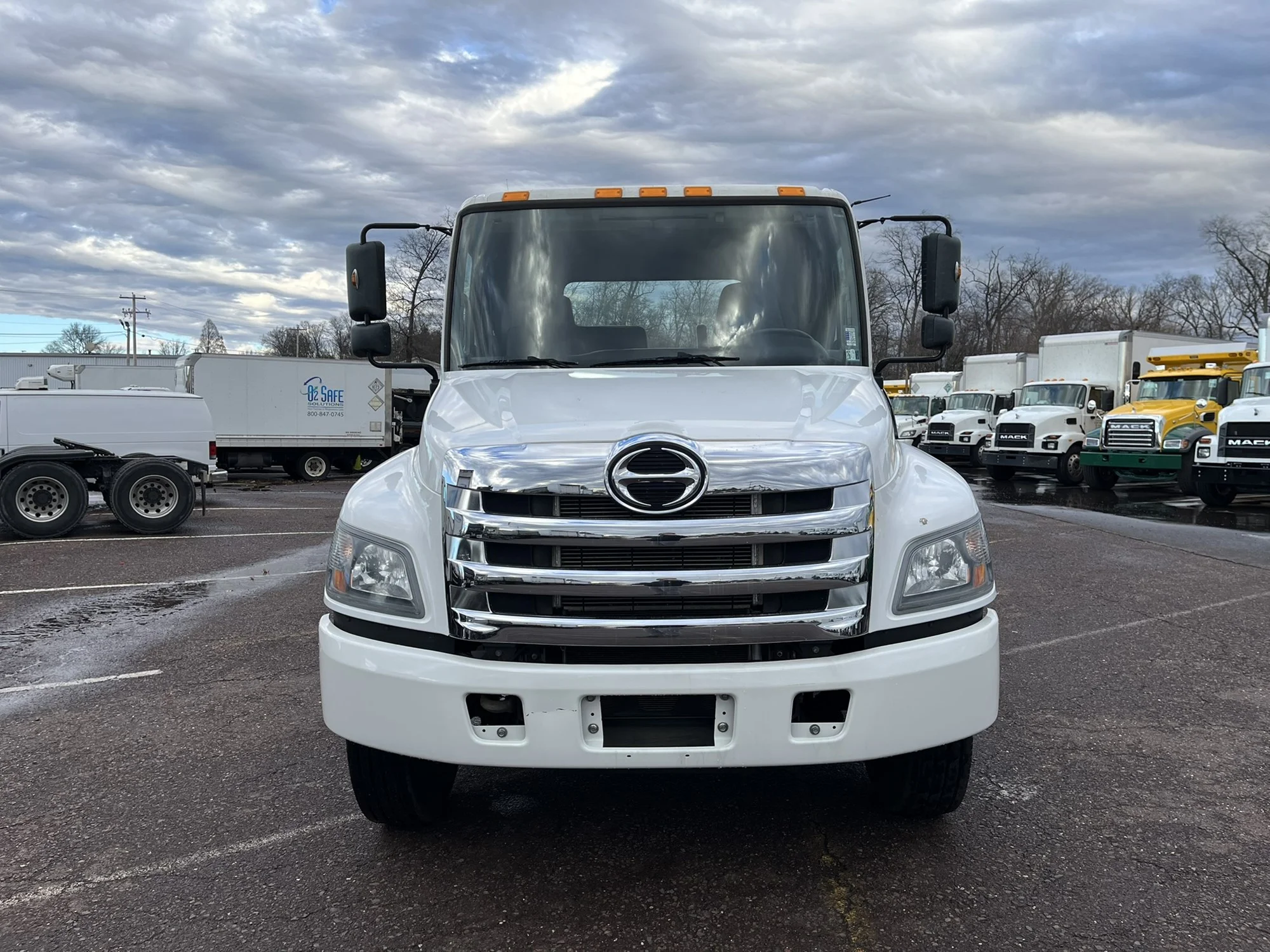 2019 Hino 268 in Souderton, PA — photo 2