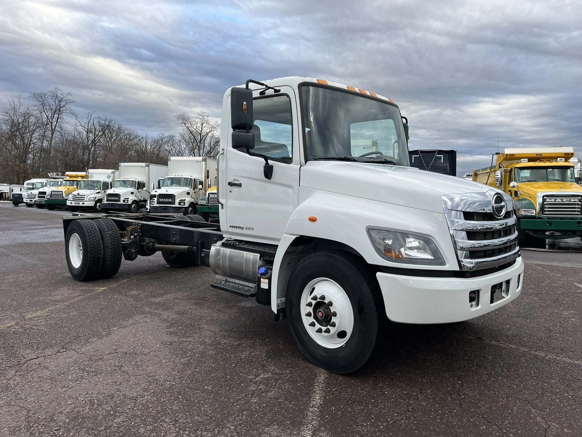 2019 Hino 268 in Souderton, PA — photo 3