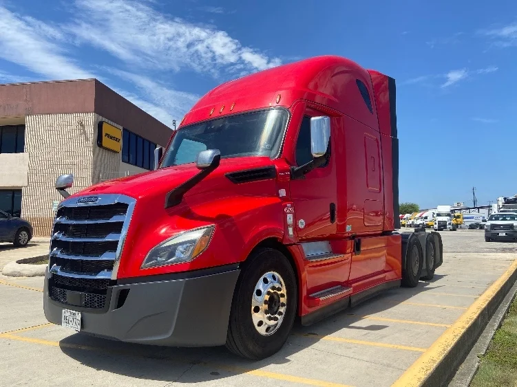 2022 Freightliner Cascadia in San Antonio, TX — photo 3