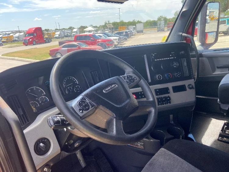 2022 Freightliner Cascadia in San Antonio, TX — photo 10