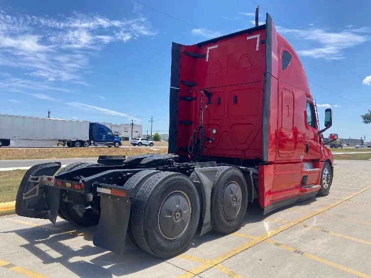 2022 Freightliner Cascadia in San Antonio, TX — photo 7