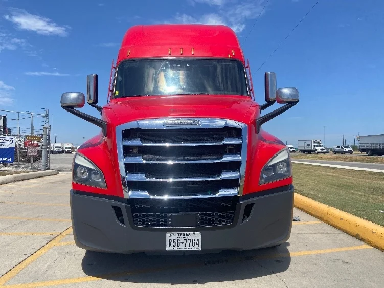 2022 Freightliner Cascadia in San Antonio, TX — photo 2