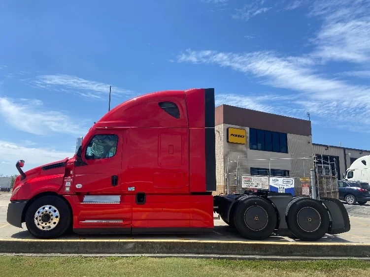 2022 Freightliner Cascadia in San Antonio, TX — photo 4