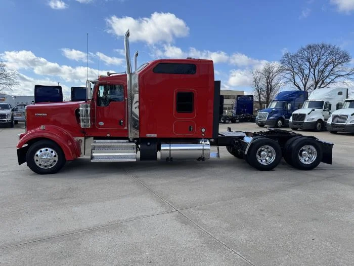 2022 Kenworth W900 - image 3
