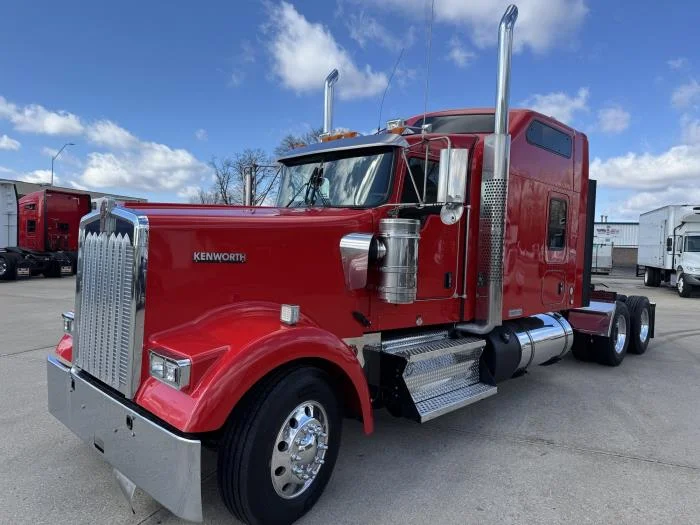 2022 Kenworth W900 - image 2