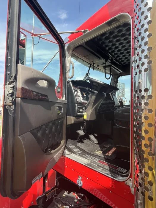 2022 Kenworth W900 - image 6