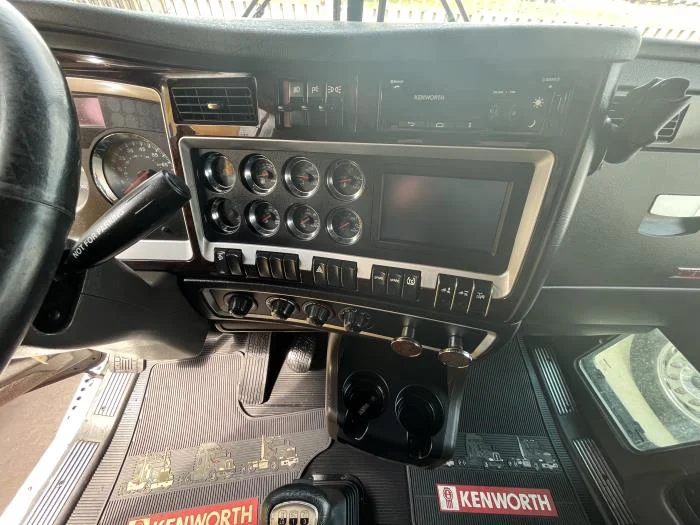 2022 Kenworth W900 - image 10