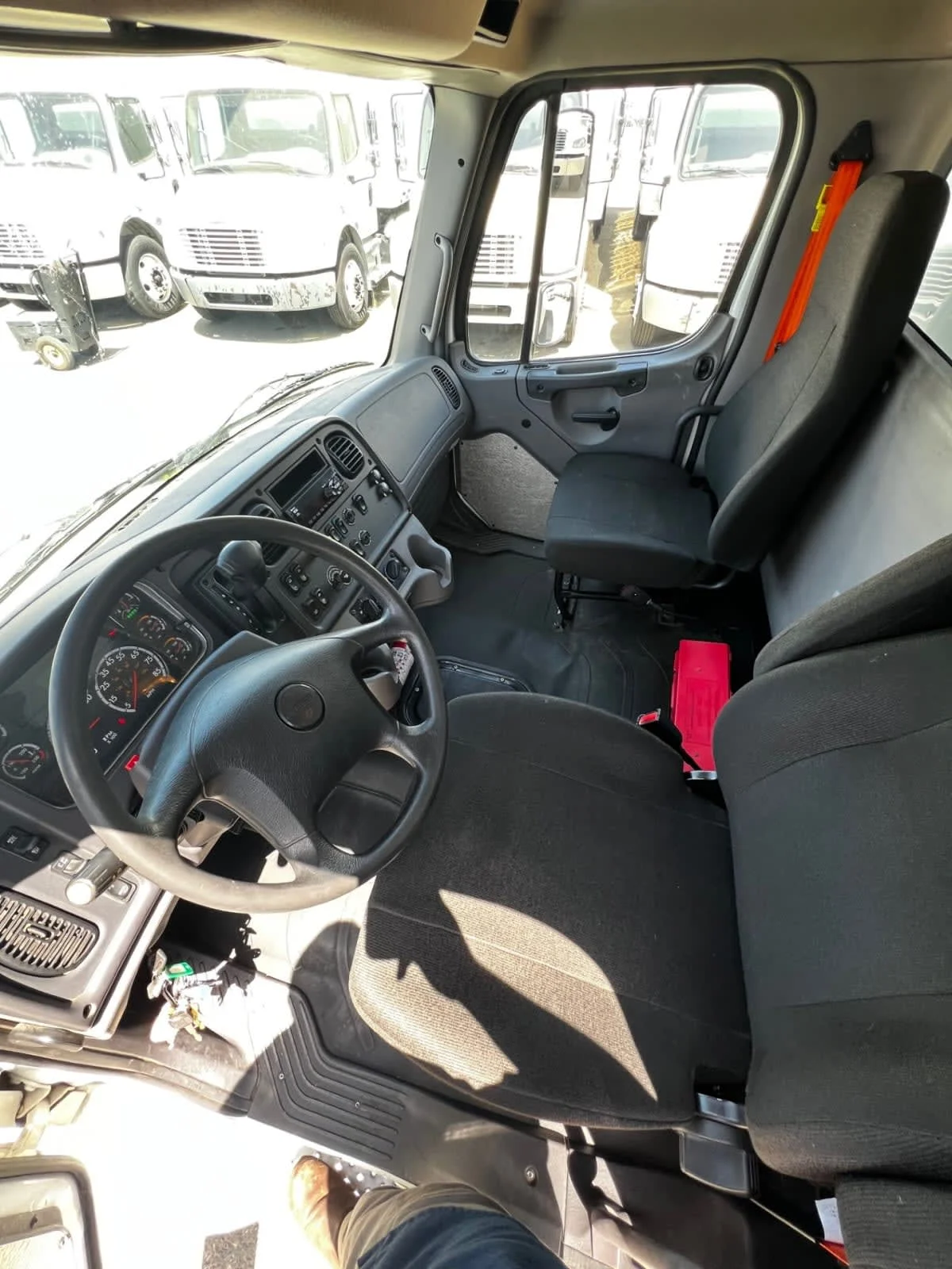 2021 Freightliner M2 106 - image 7
