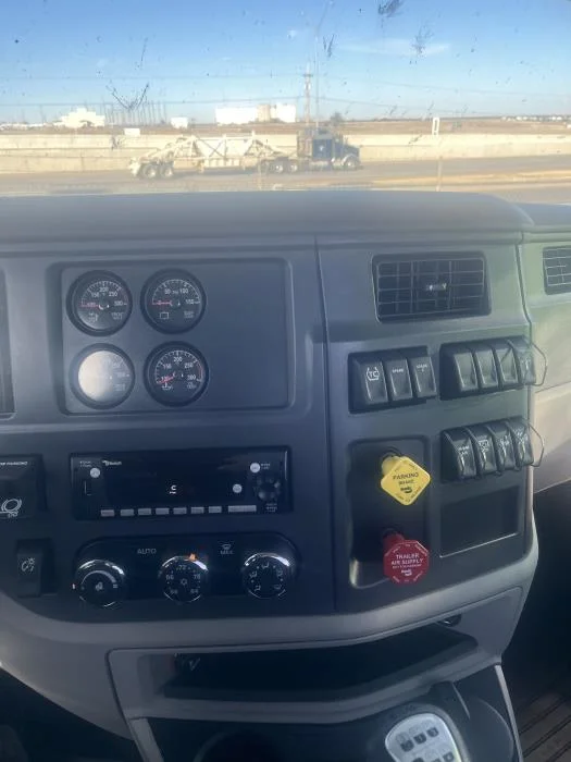 2026 Peterbilt 567 - image 12