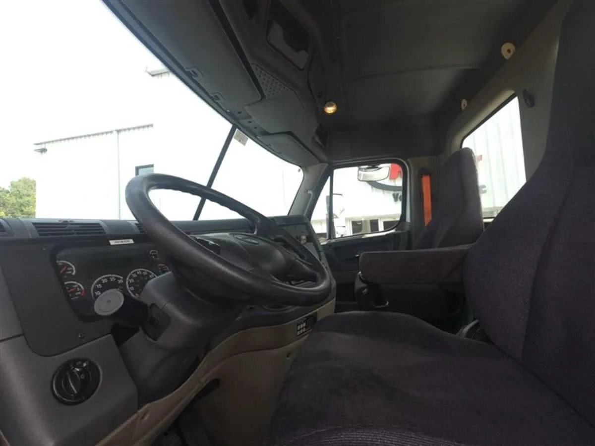 2016 Freightliner Cascadia in Doraville, GA — photo 7