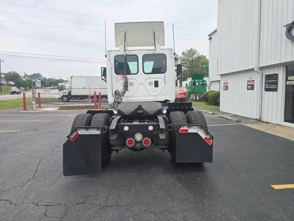 2016 Freightliner Cascadia in Doraville, GA — photo 5