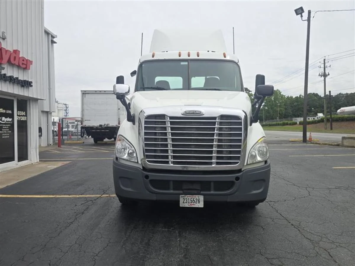 2016 Freightliner Cascadia in Doraville, GA — photo 2
