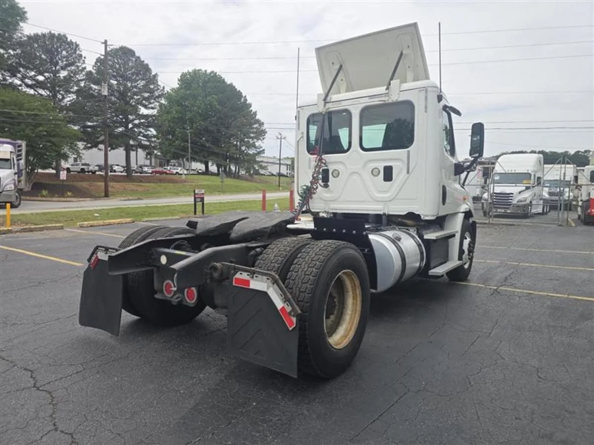 2016 Freightliner Cascadia in Doraville, GA — photo 4