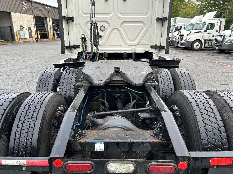 2020 Freightliner Cascadia in Chester, VA — photo 6
