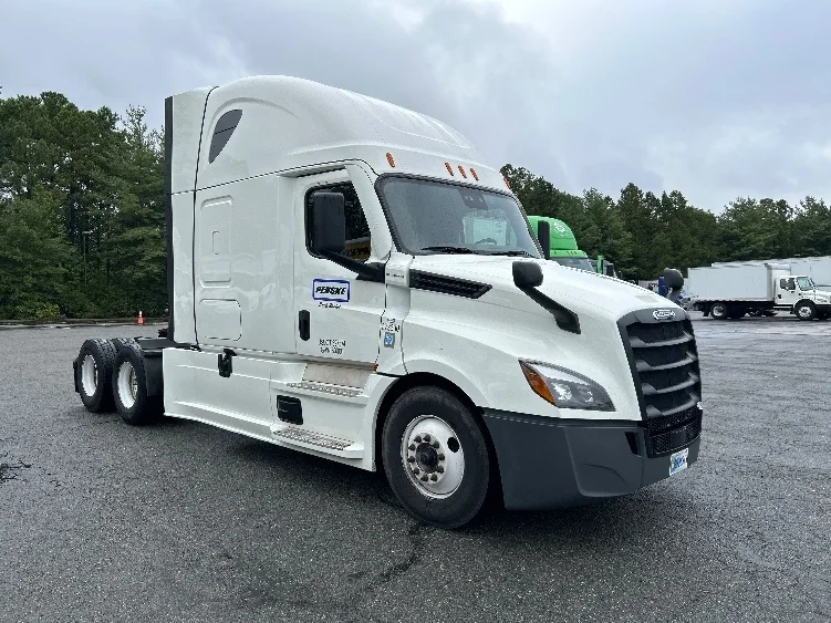 2020 Freightliner Cascadia in Chester, VA
