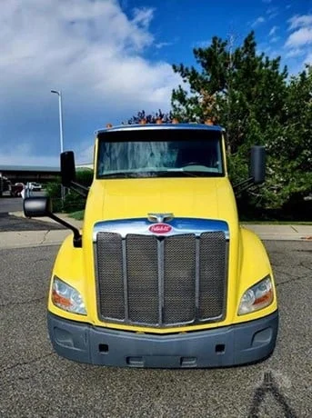 2018 PETERBILT 579 - image 2
