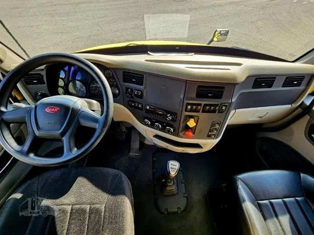2018 PETERBILT 579 - image 16
