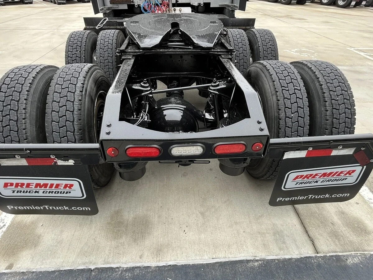 2023 Peterbilt 579 - image 5