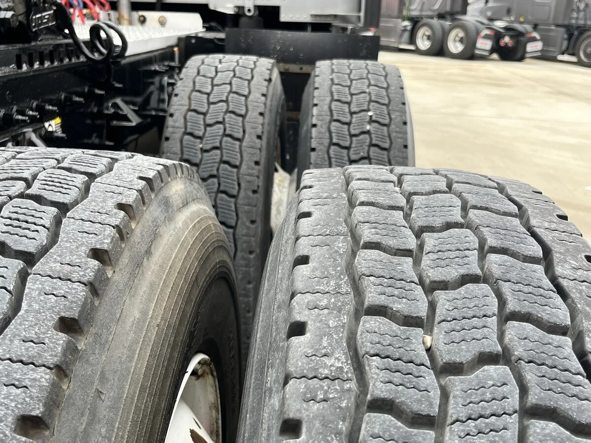 2023 Peterbilt 579 - image 7