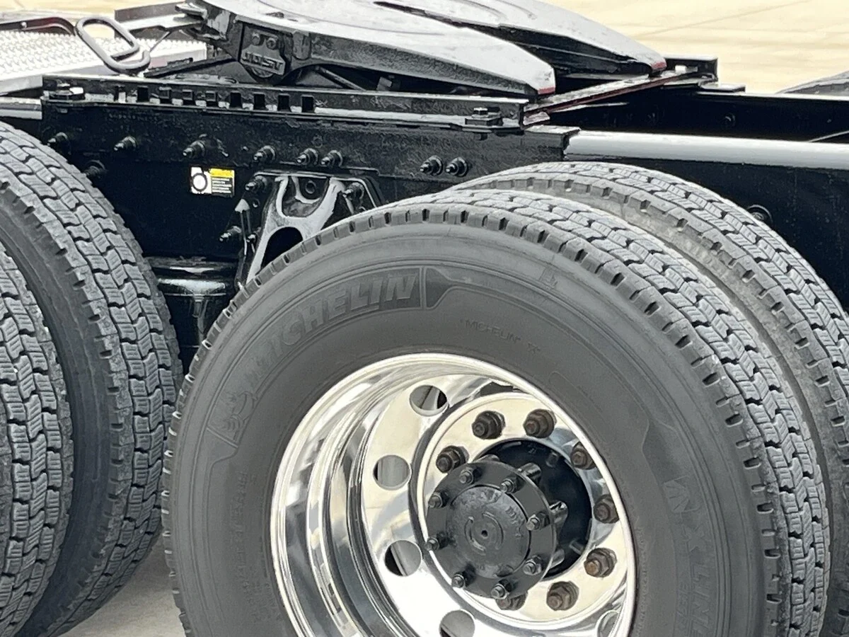 2023 Peterbilt 579 - image 4