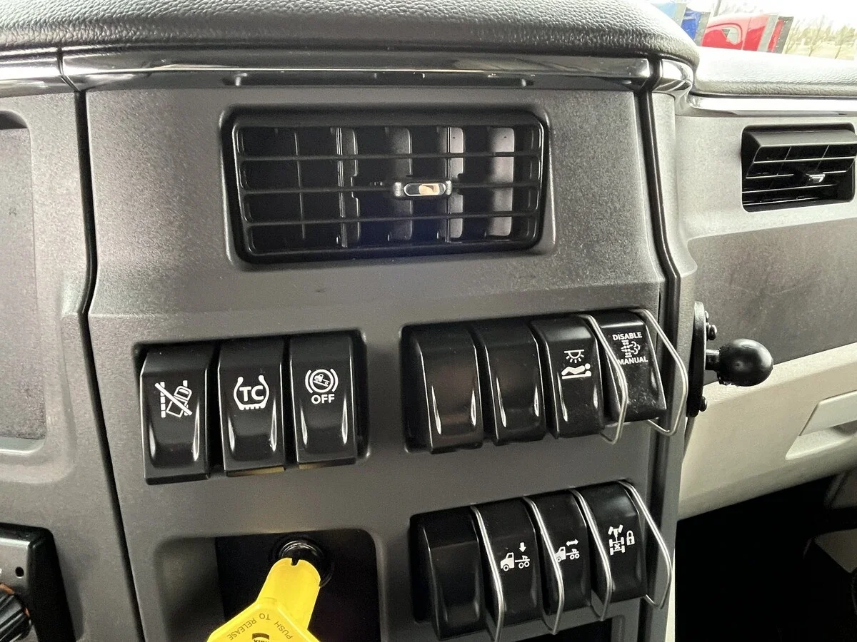 2023 Peterbilt 579 - image 23