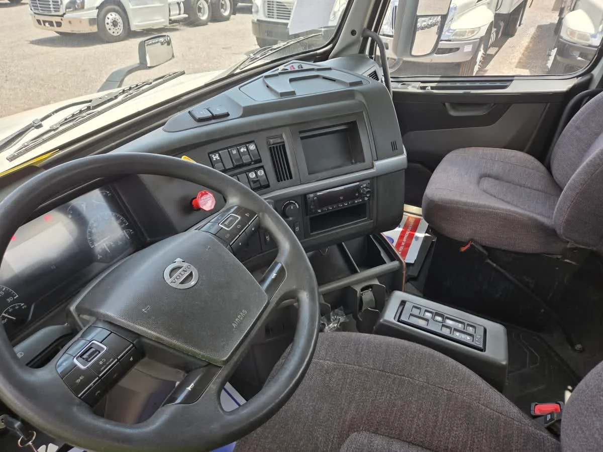 2019 Volvo VNL 860 in St. Rose, LA — photo 7