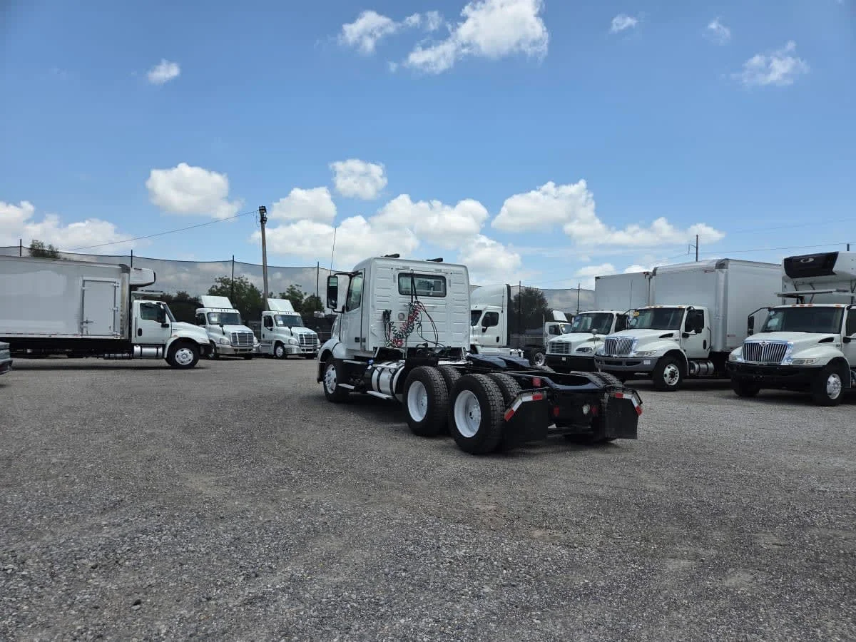 2019 Volvo VNL 860 in St. Rose, LA — photo 6