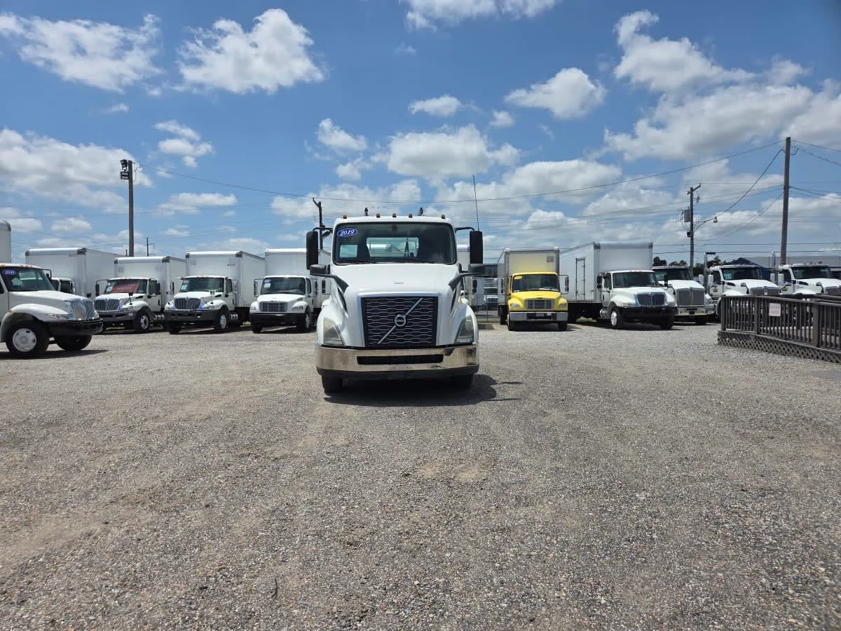 2019 Volvo VNL 860 in St. Rose, LA — photo 2