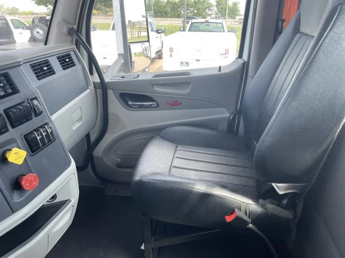 2021 Peterbilt 579 - image 17
