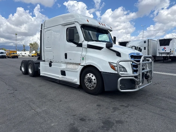 2022 Freightliner Cascadia in Fontana, CA