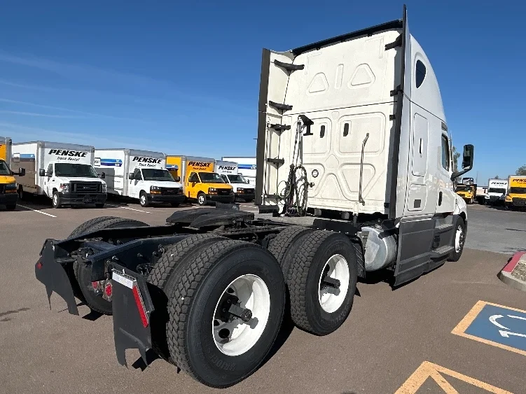 2023 Freightliner Cascadia - image 7