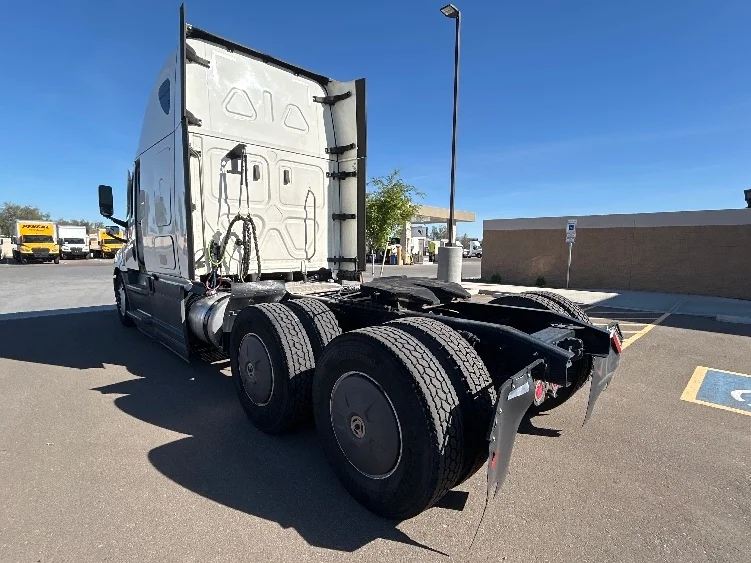 2023 Freightliner Cascadia - image 5