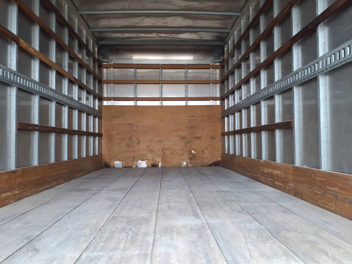 2018 Isuzu NPR - image 8