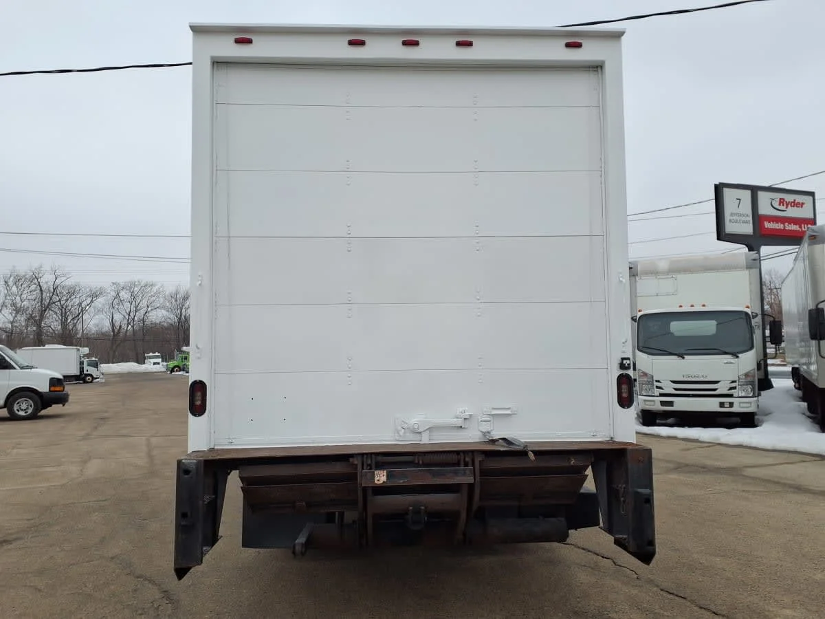 2018 Isuzu NPR - image 5