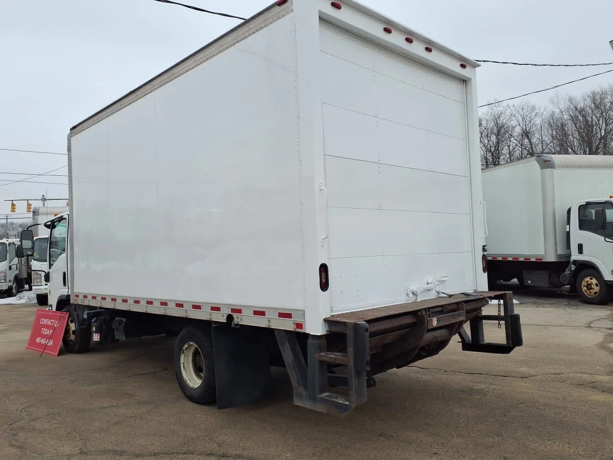 2018 Isuzu NPR - image 6