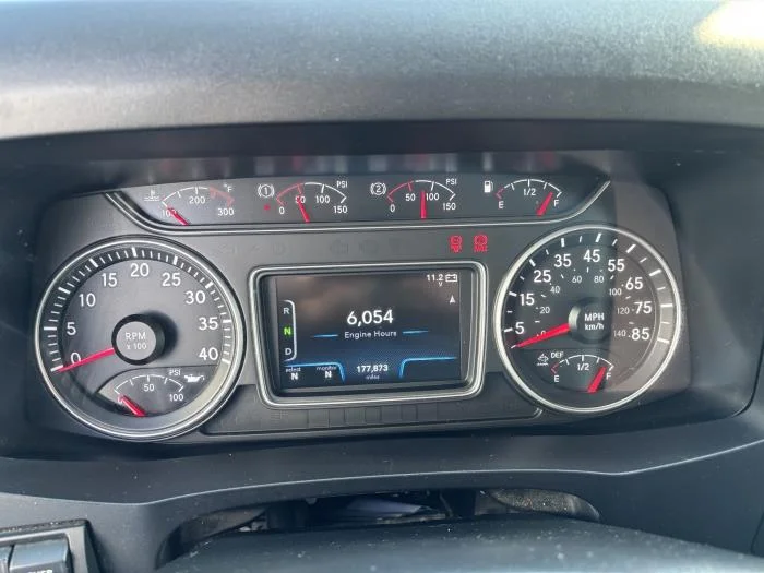 2020 International MV - image 3