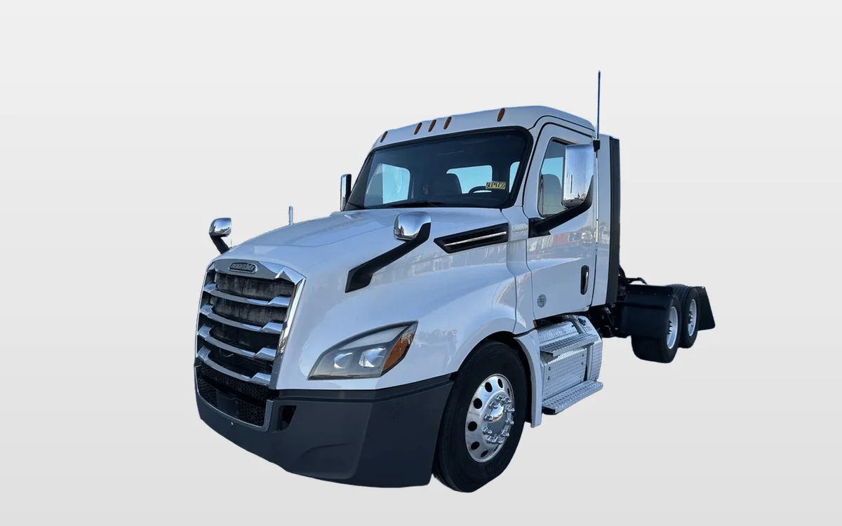 2020 Freightliner Cascadia - image 1